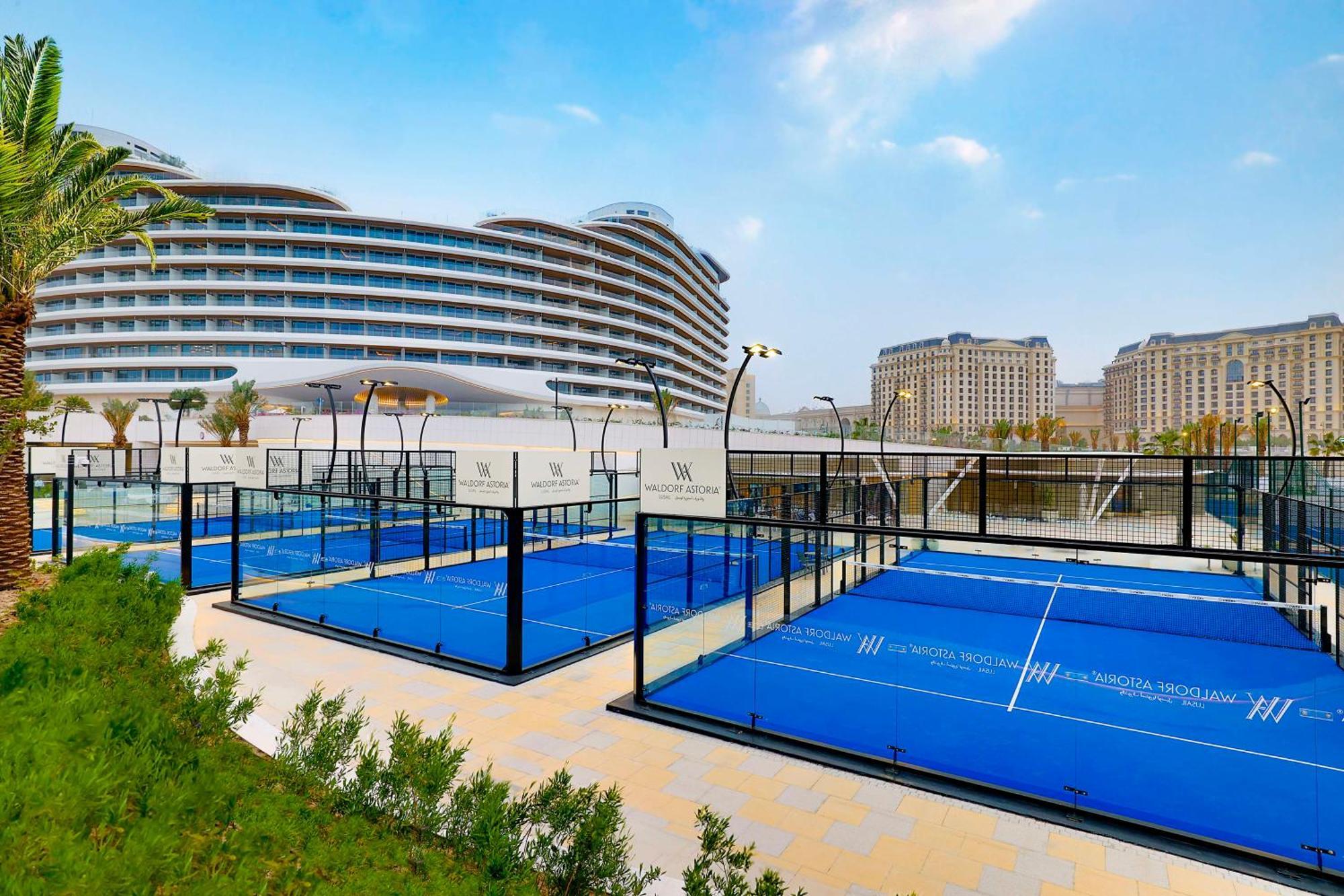 Waldorf Astoria Doha Lusail Dış mekan fotoğraf The paddle tennis courts at the complex