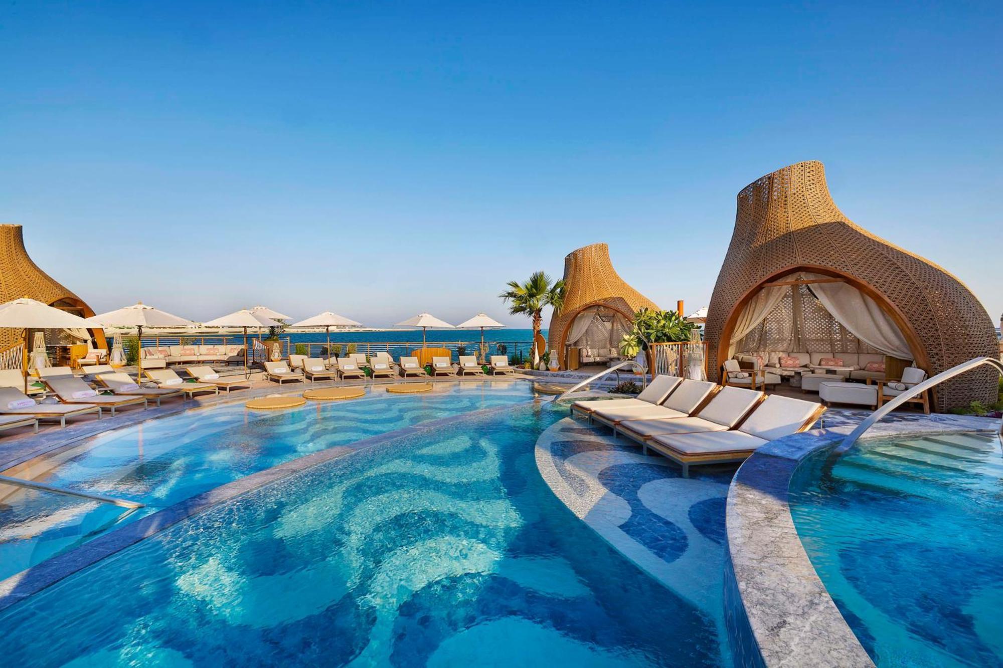 Waldorf Astoria Doha Lusail Dış mekan fotoğraf The resort's pool