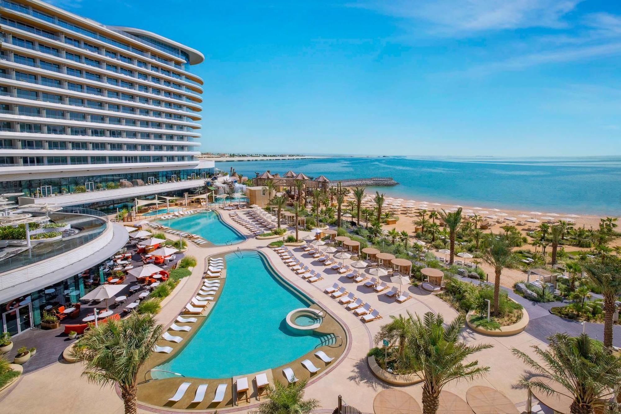 Waldorf Astoria Doha Lusail Dış mekan fotoğraf The hotel's pool