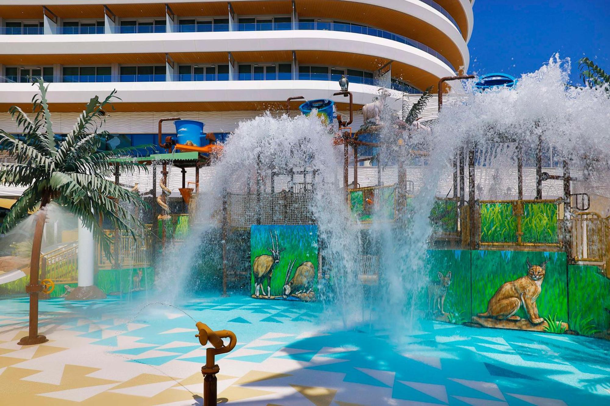 Waldorf Astoria Doha Lusail Dış mekan fotoğraf The interactive water feature at the children's area